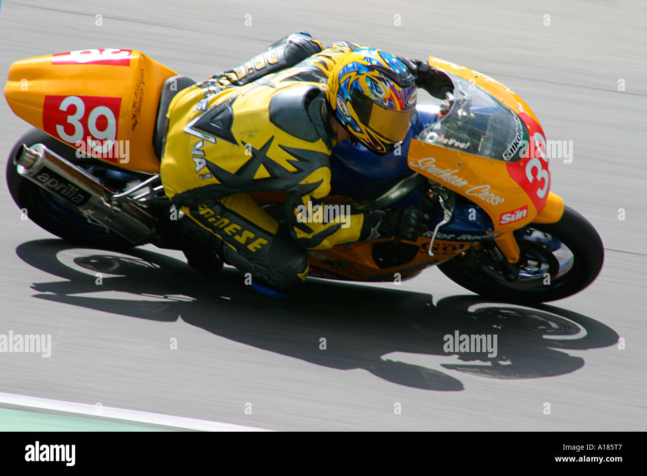 Moto Racing sul circuito di Brands Hatch Kent England Foto Stock