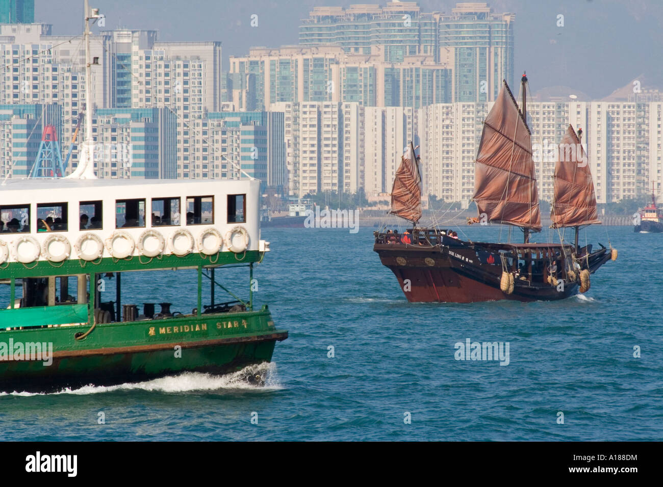 Duk Ling, old junk e il Traghetto Star nel Porto Victoria di Hong Kong Foto Stock