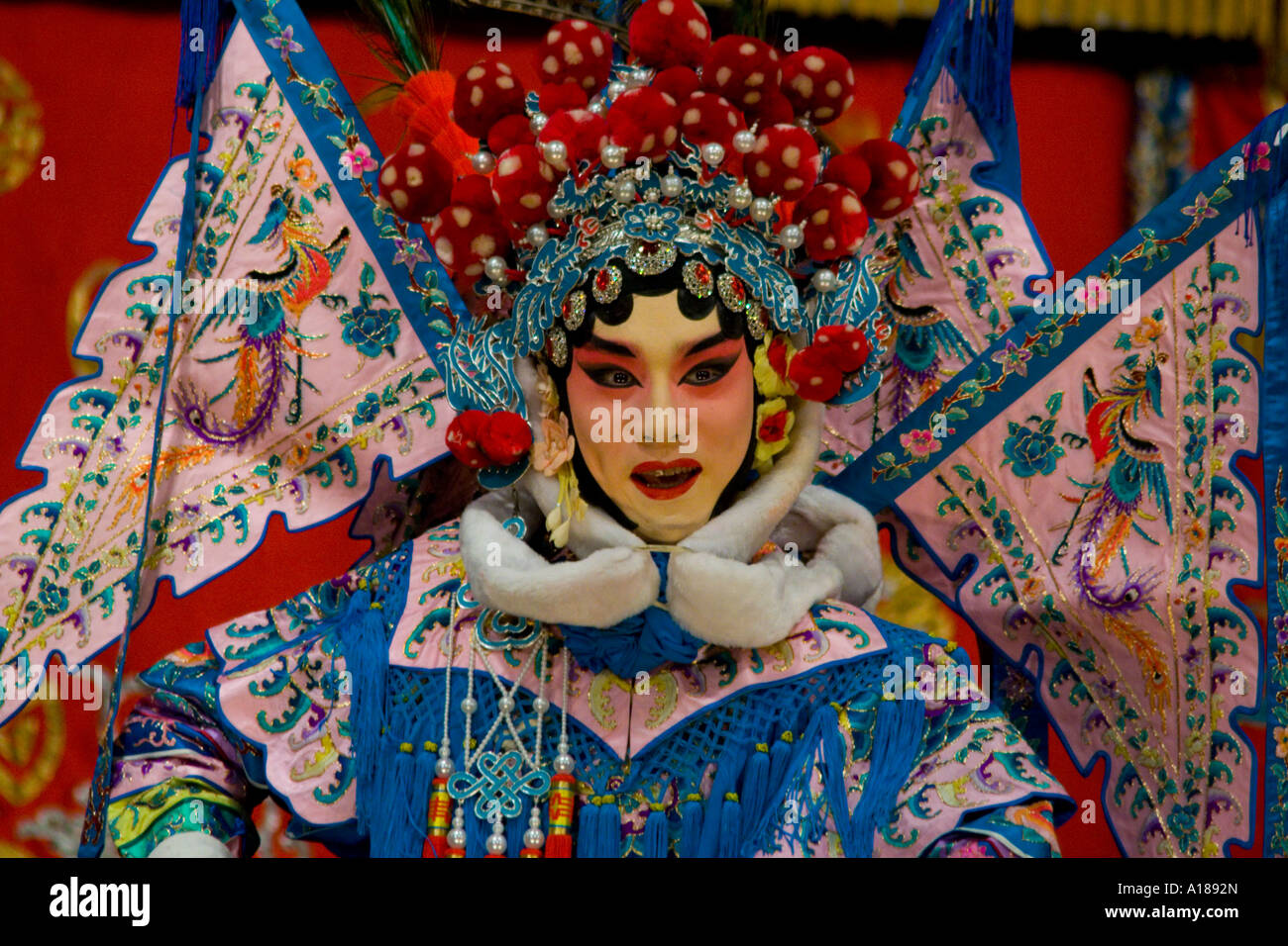 Performance sul palco Zhengyici Pechino Opera House Pechino CINA Foto Stock