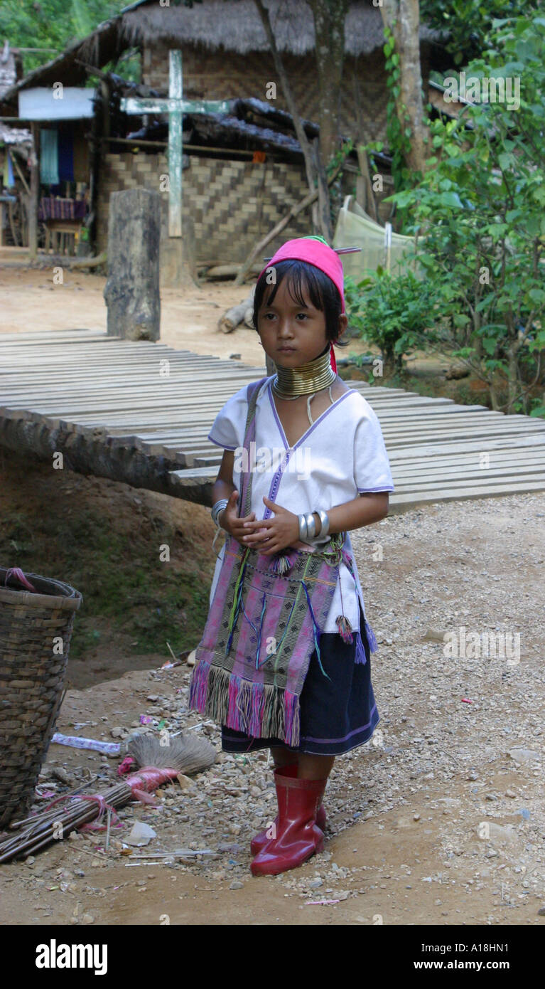 Ragazza giovane di lungo collo tribù Padong, Thailandia del Nord Foto Stock