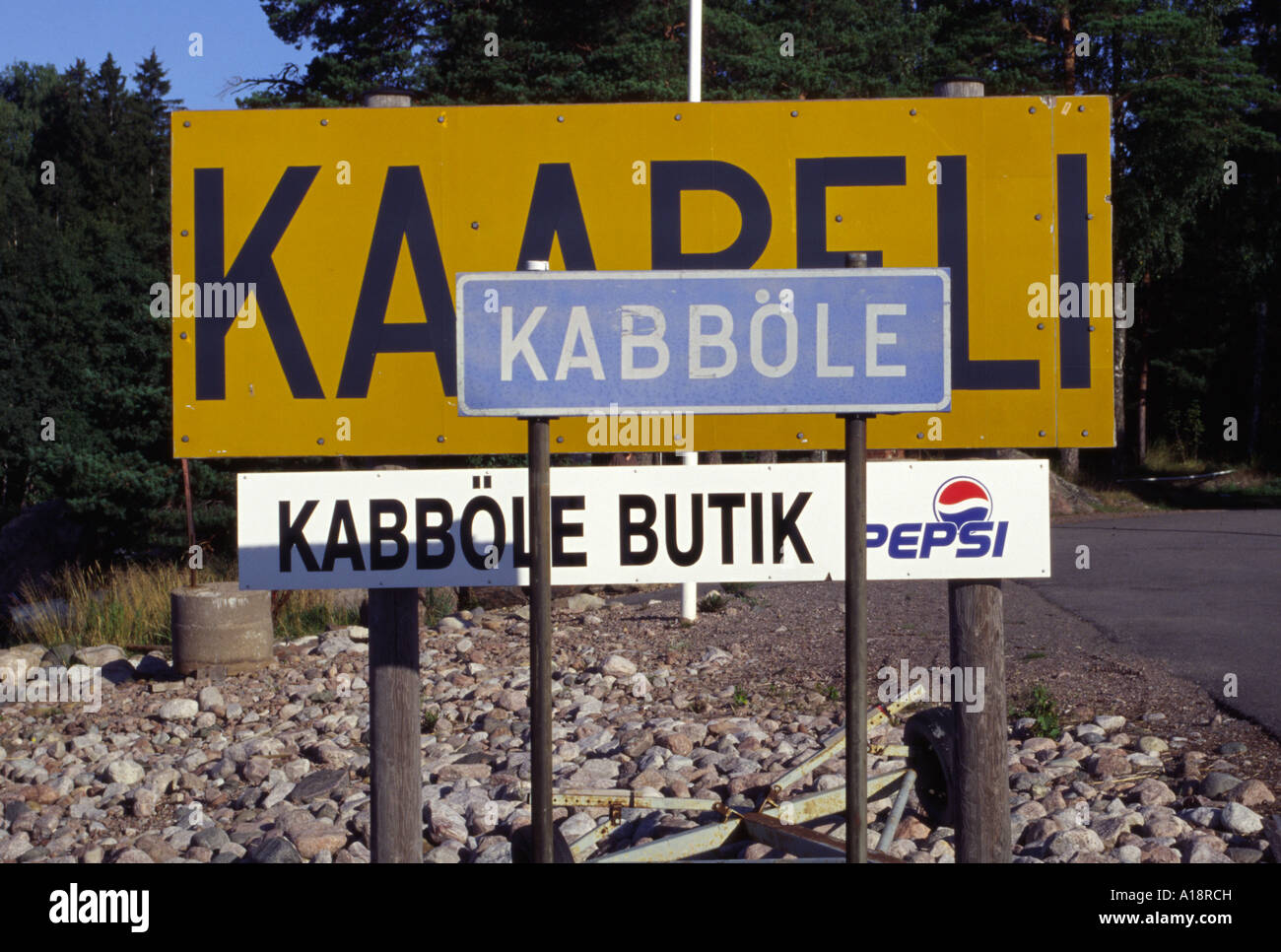 Vari segni nella Finlandia meridionale ad est di Helsinki Foto Stock