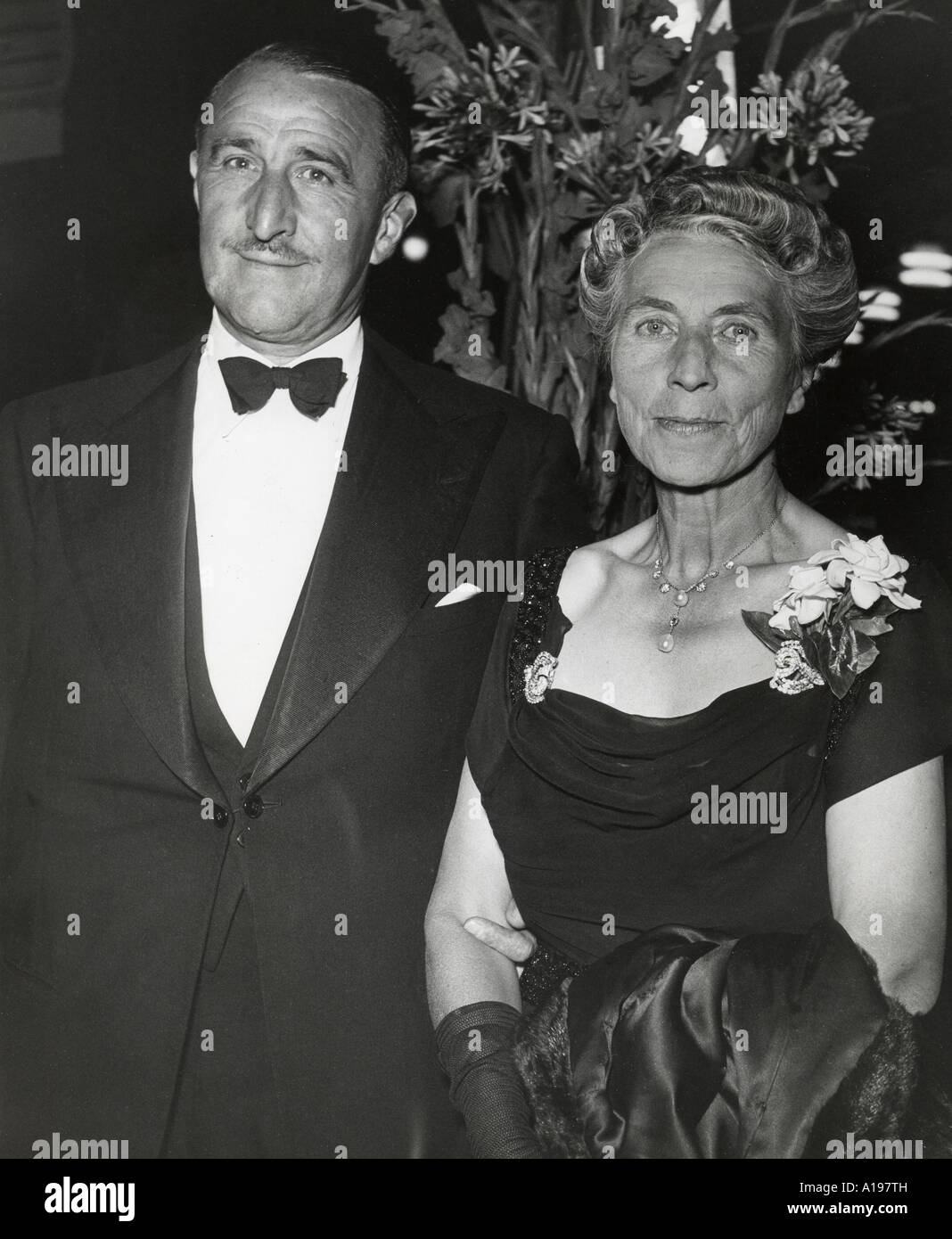 J ARTHUR RANK film inglese del magnate con sua moglie Laura nel 1947 Foto Stock