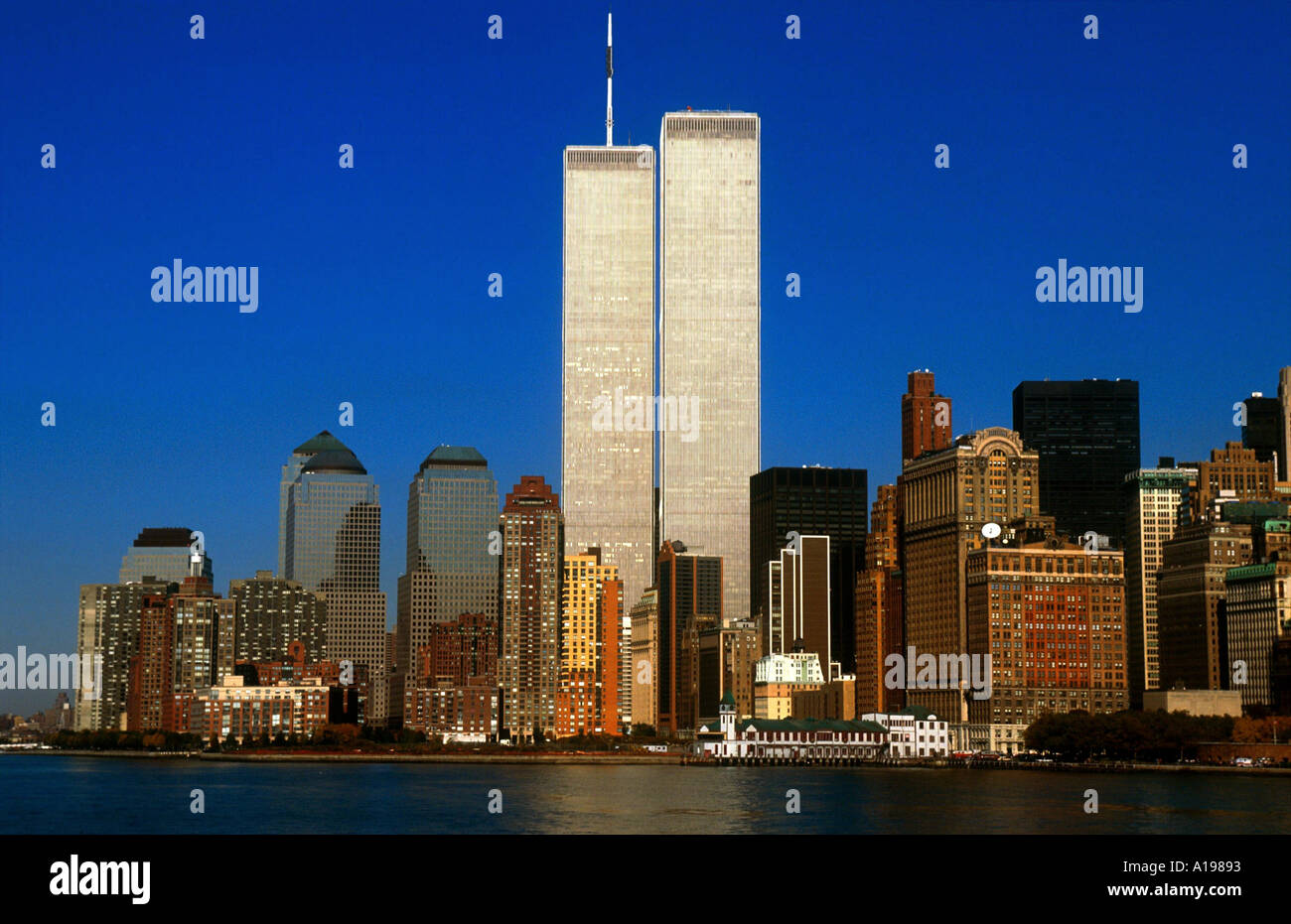 Skyline di Manhattan e le Torri Gemelle di New York City USA M Newton Foto Stock