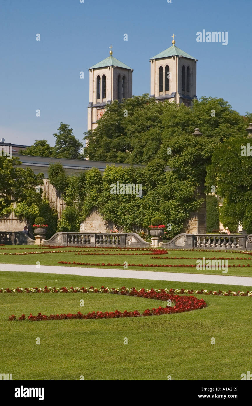 Austria Salisburgo Mirabellgarten Saint Andra torri della chiesa Foto Stock