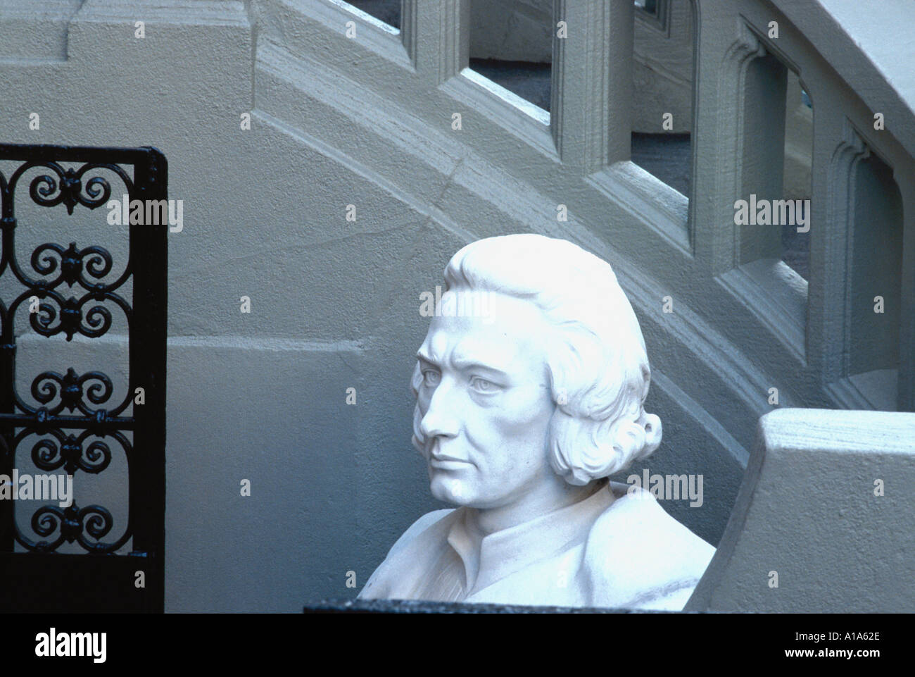 Un busto di Cristoforo Colombo al di fuori del Columbus Club New York City USA Foto Stock