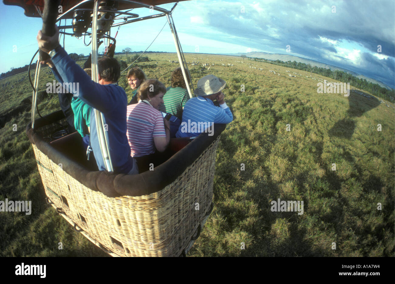 Chiudere l'occhio di pesce vista lente di giro in mongolfiera nella Riserva Nazionale di Masai Mara Kenya Africa orientale Foto Stock