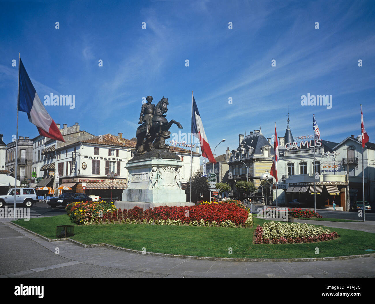 Piazza centrale cittadina di Cognac che dà il suo nome alla Francia s maggiore di brandy Foto Stock