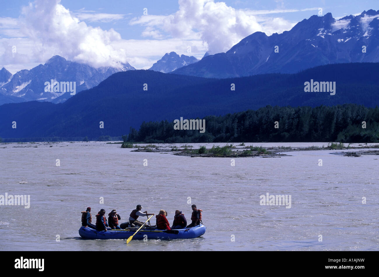 Stati Uniti d'America Alaska Chilkat aquila calva preservare rafting sul fiume viaggio lungo il fiume Chilkat nord della città costiera di Haines Foto Stock