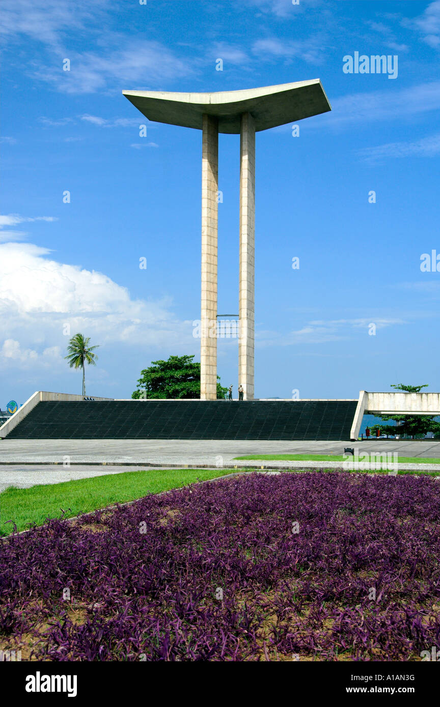 Il Memoriale di guerra per commemorare il Brasile s coinvolgimento nella guerra mondiale 2 vicino al molo di Gloria a Rio de Janeiro in Brasile Foto Stock