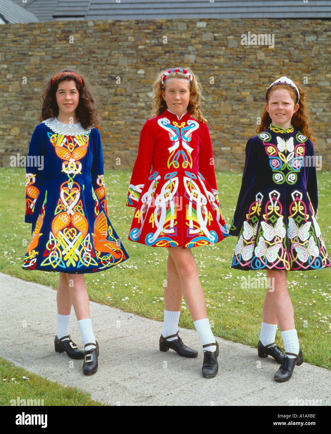 Tradizionali di ballerini irlandesi nei coloratissimi costumi Foto Stock