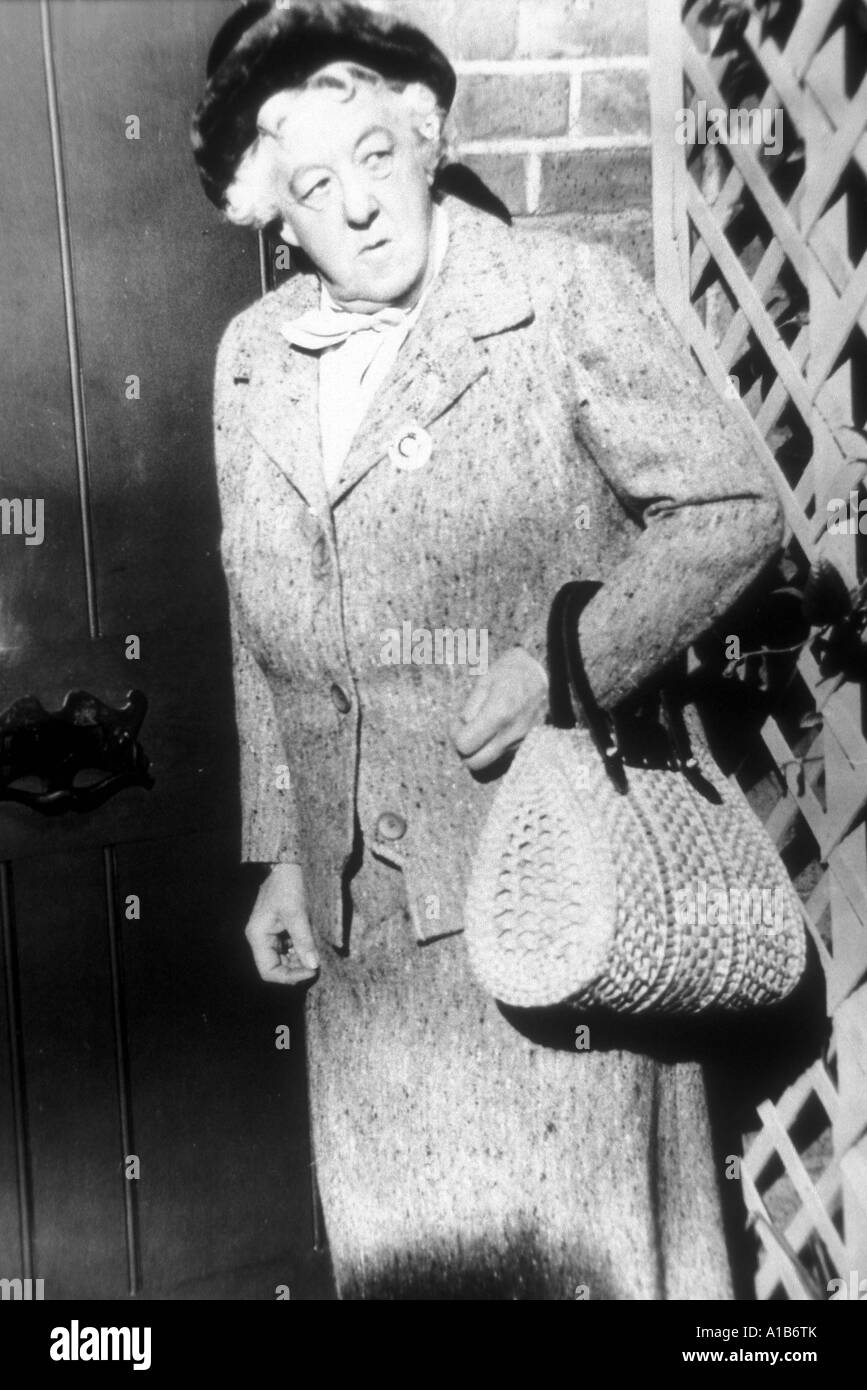 Omicidio ha detto anno 1961 Direttore George Pollock Margaret Rutherford basato su Agatha Christie s book Foto Stock