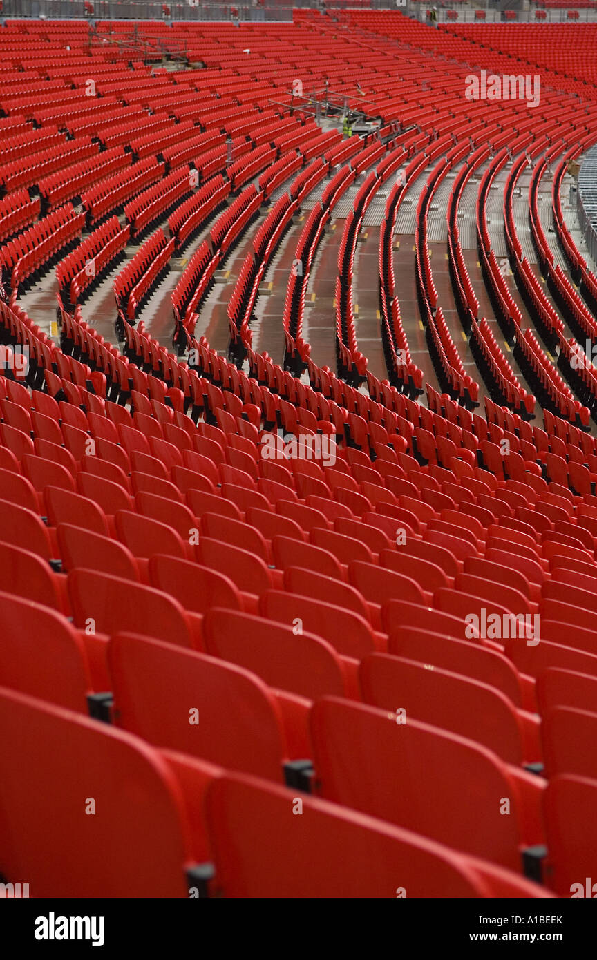 Posti a sedere stile stadio in un campo di calcio Foto Stock