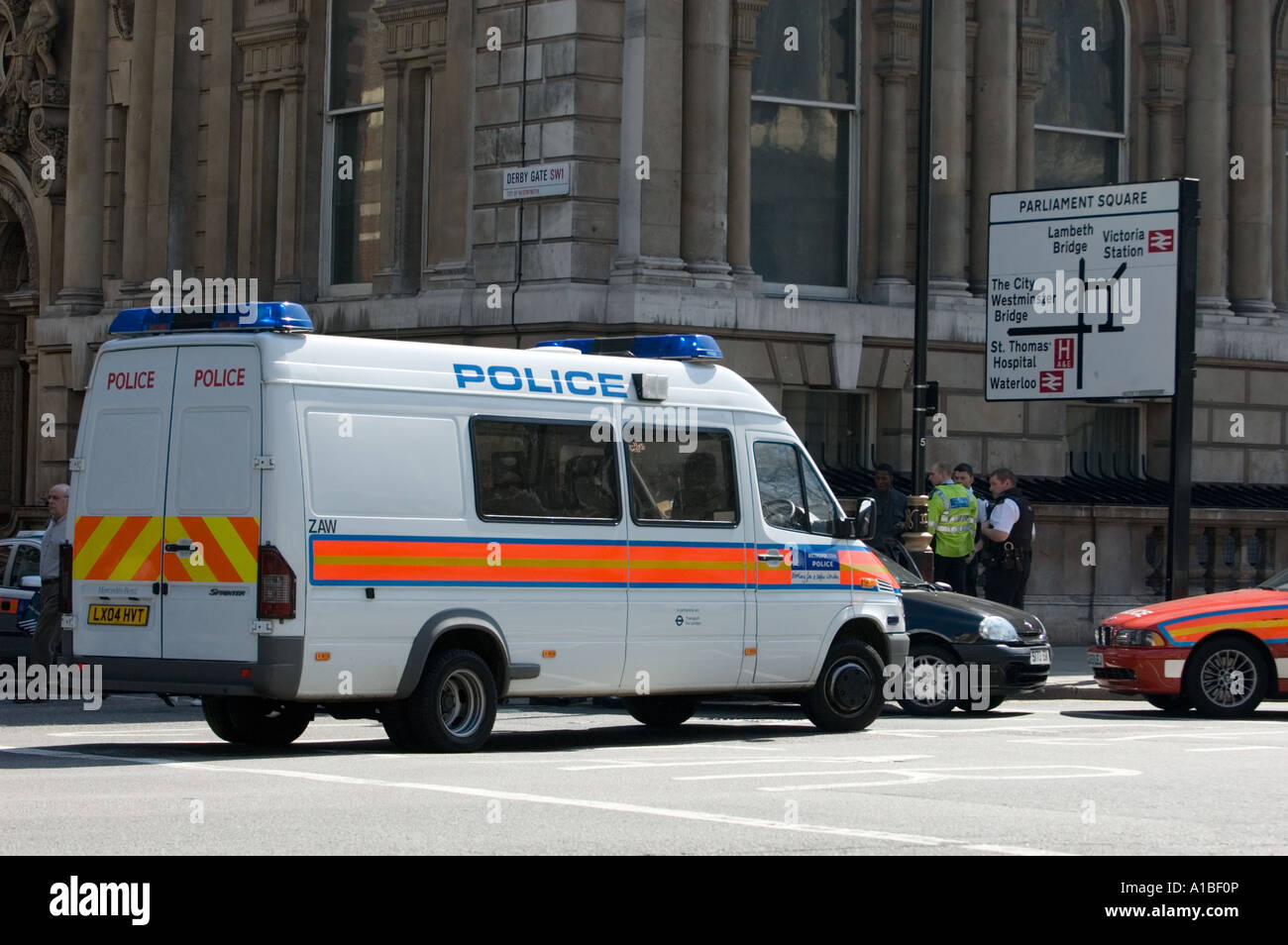 La polizia mercedes benz , sprinter, carrier van a incidente in Londra Foto Stock