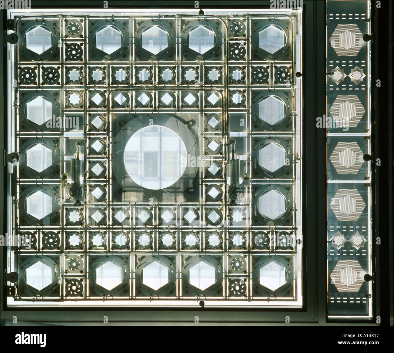 Institut du Monde Arabe, Parigi. Dettaglio del diaframma. Non per la pubblicazione in Francia. Architetto: Jean Nouvel Foto Stock