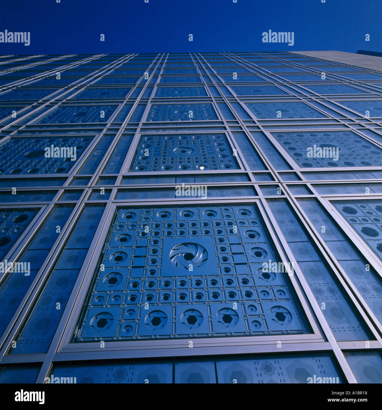 Institut du Monde Arabe, Parigi. Particolare della facciata sud. Non per la pubblicazione in Francia. Architetto: Jean Nouvel Foto Stock