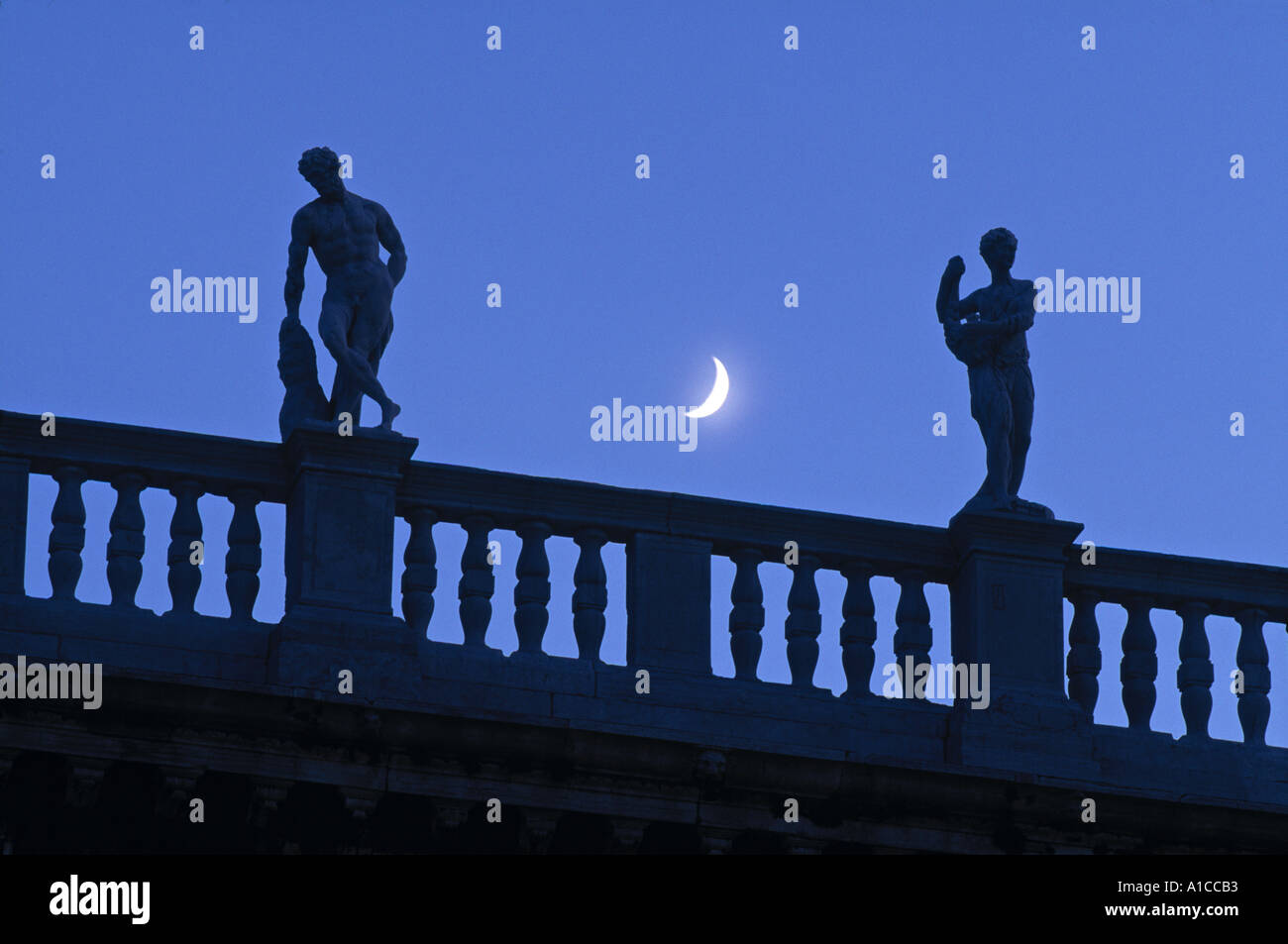 Le statue sulla costruzione, San Marco. Venezia, Italia Foto Stock