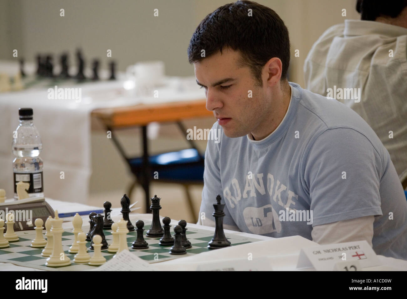 Campionato Europeo Individuale di scacchi Liverpool 2006 Italiano Grandmaster Nicholas Pert durante il suo turno di gioco 5 Foto Stock
