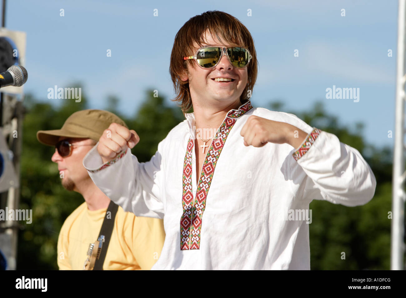 Ucraina KIEV. Luglio 09, 2006. Il cantante della Ukrainian ethno hip hop band HUTSUL KALIPSO Bogdan Fedchuk Foto Stock