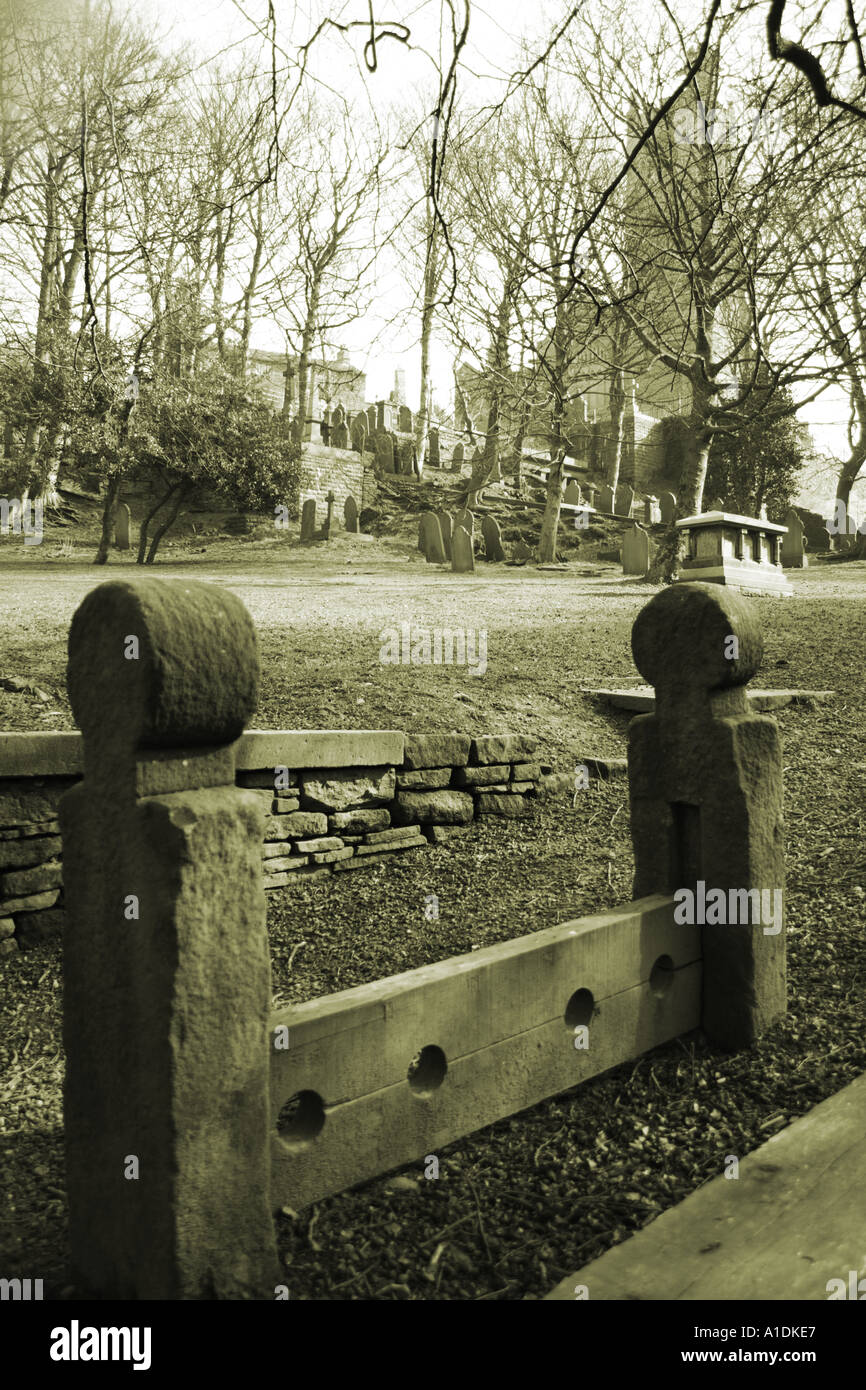 Antica scorte nel cimitero di San Bartholomews Chiesa Parrocchiale Whitworth Rochdale Regno Unito Foto Stock