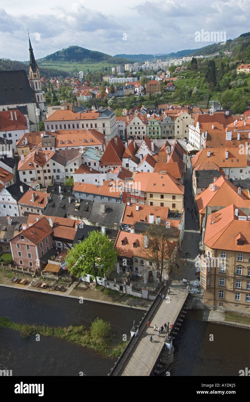 Repubblica ceca Cesky Krumlov tetto Vista dal castello di Torre del fiume Moldava Foto Stock