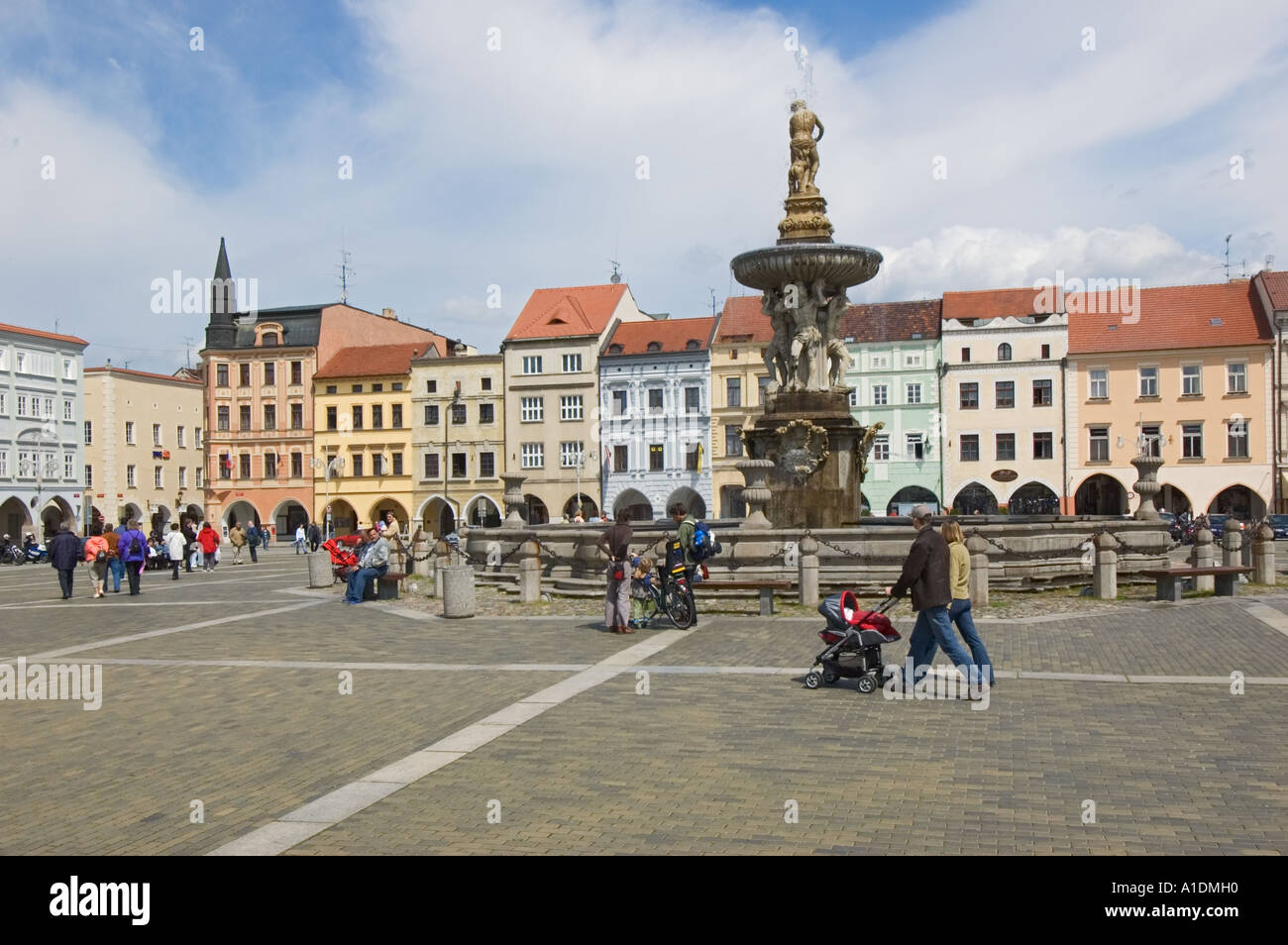 Repubblica ceca Ceske Budejovice Città Vecchia Namesti Premysla Otakara II Plaza Sampson s Fontana Foto Stock