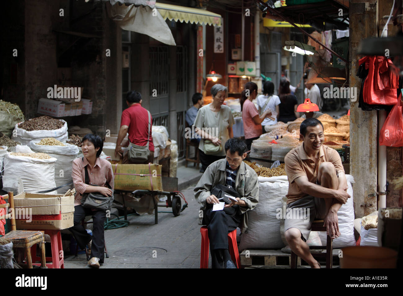 La vita in Guangzhous mercato Qingping Cina Foto Stock