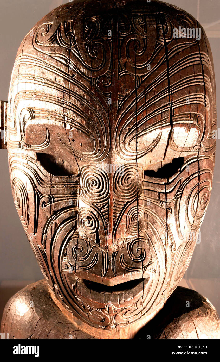 Nei primi anni del XX secolo Maori scolpito la figura di Brighton Museo e Galleria d'arte della collezione di antropologia Foto Stock