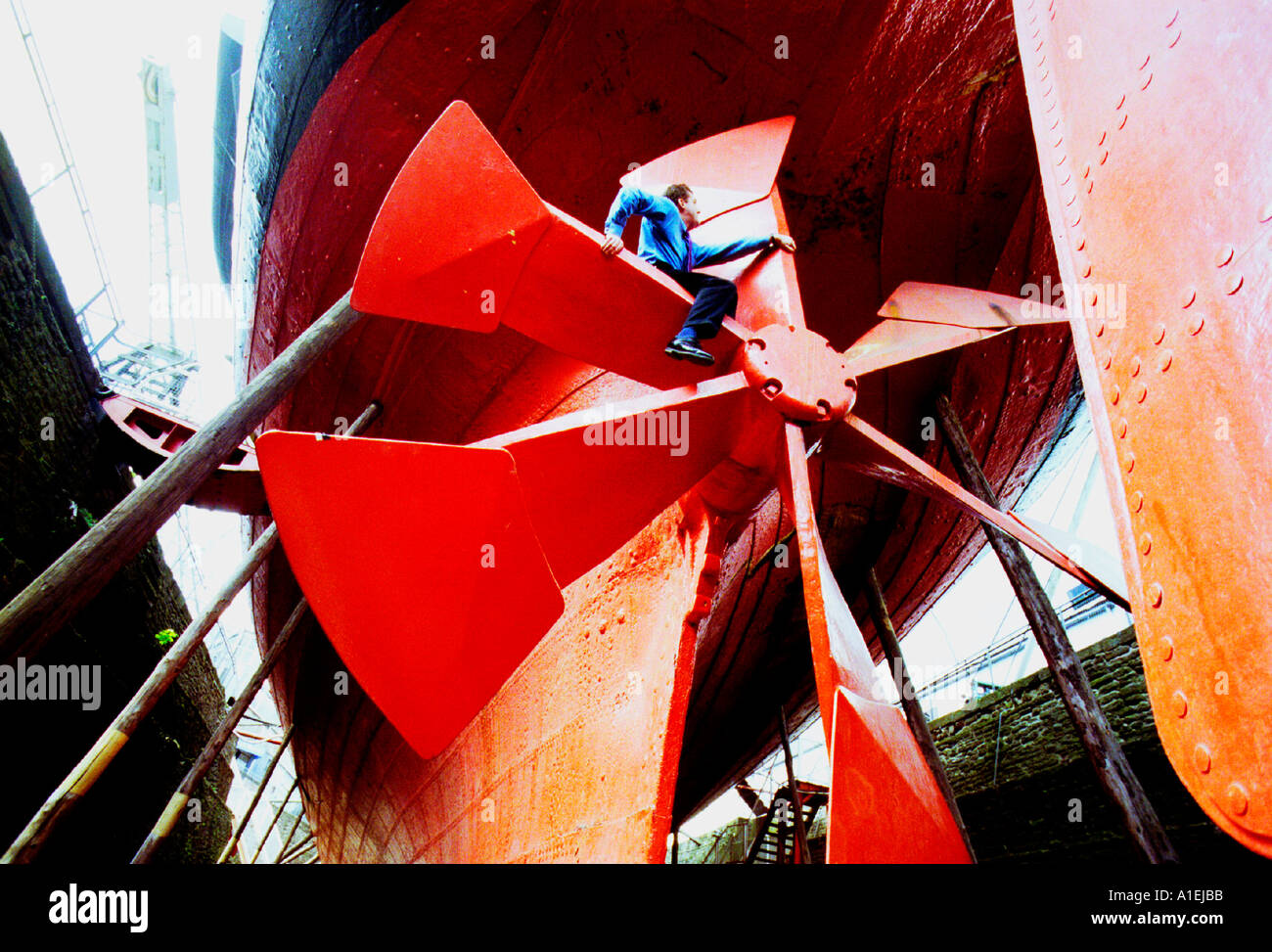 Una volta possente nave in bisogno di riparazioni Foto Stock