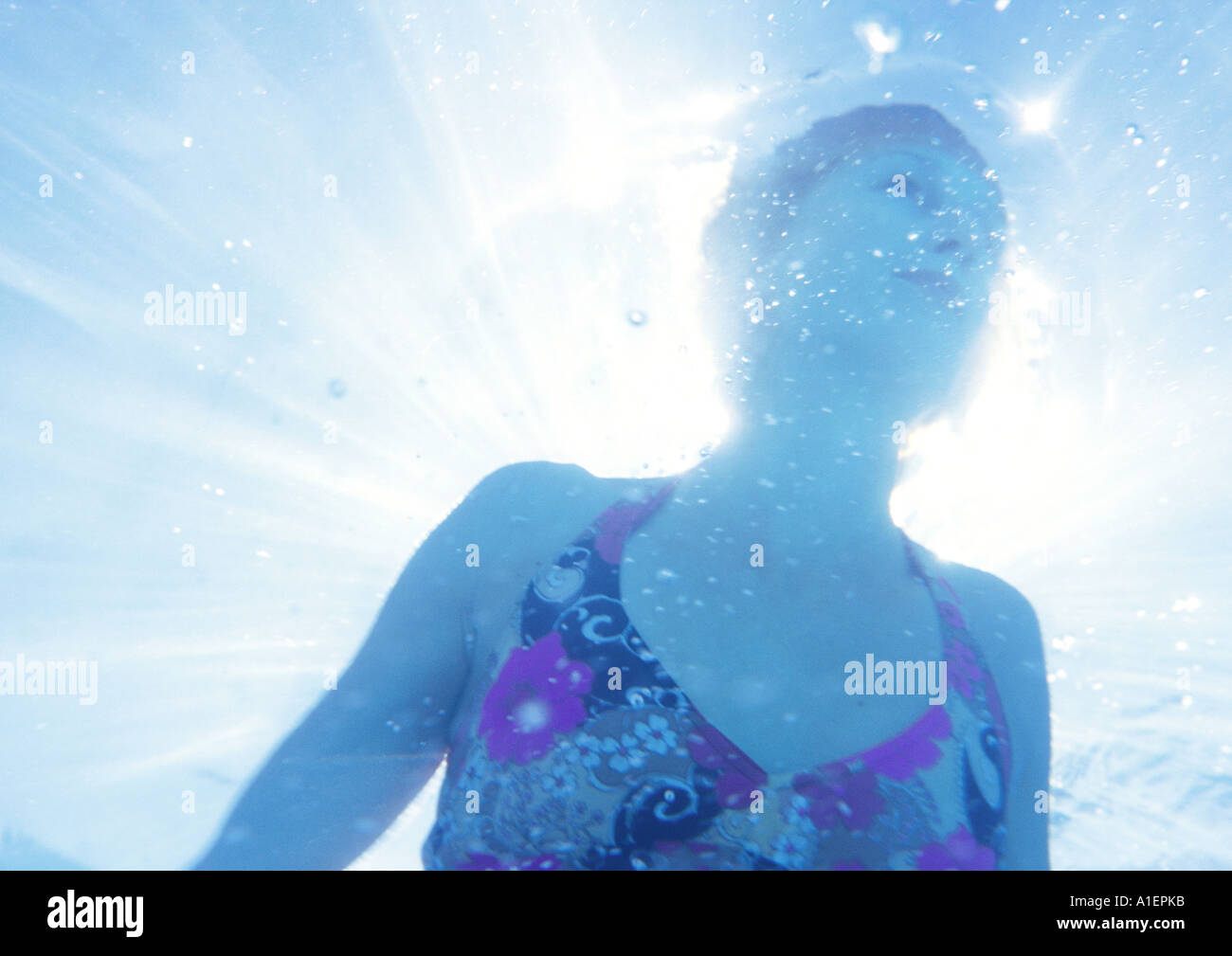 Donna underwater Foto Stock