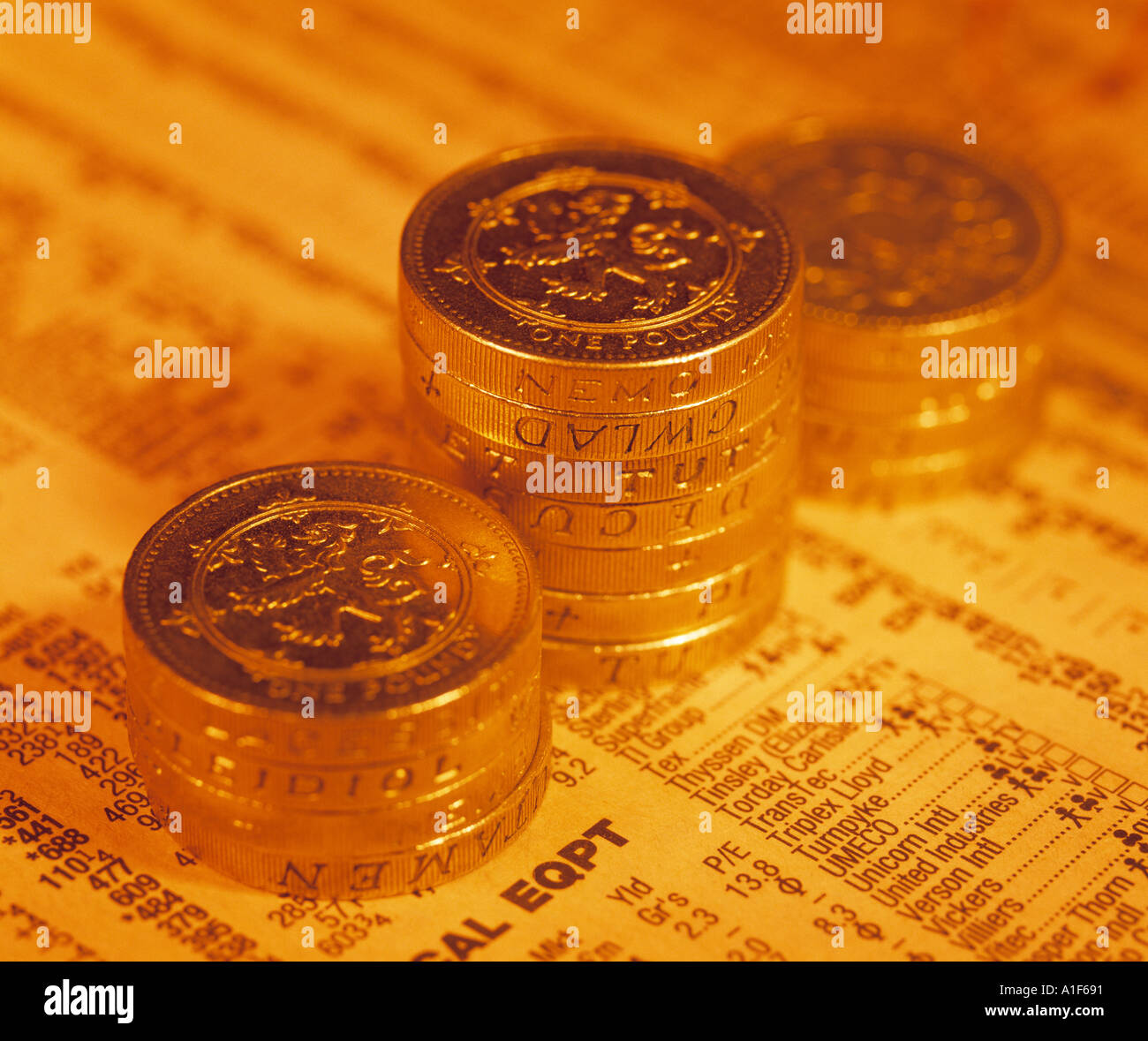 Pound monete sulla pagina delle scorte Foto Stock