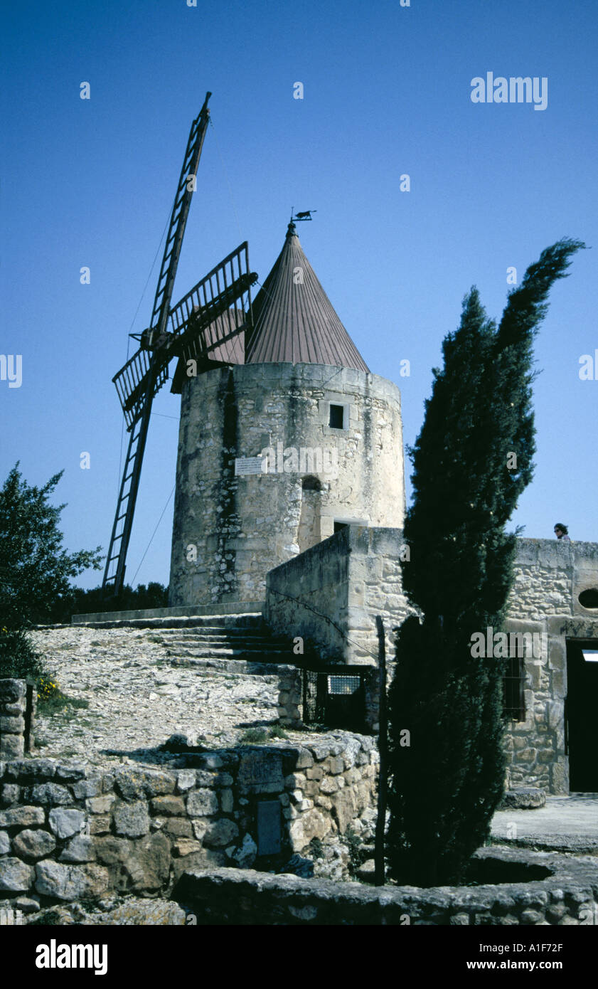 Il celebre Daudet's Mill a Fontvieille Foto Stock