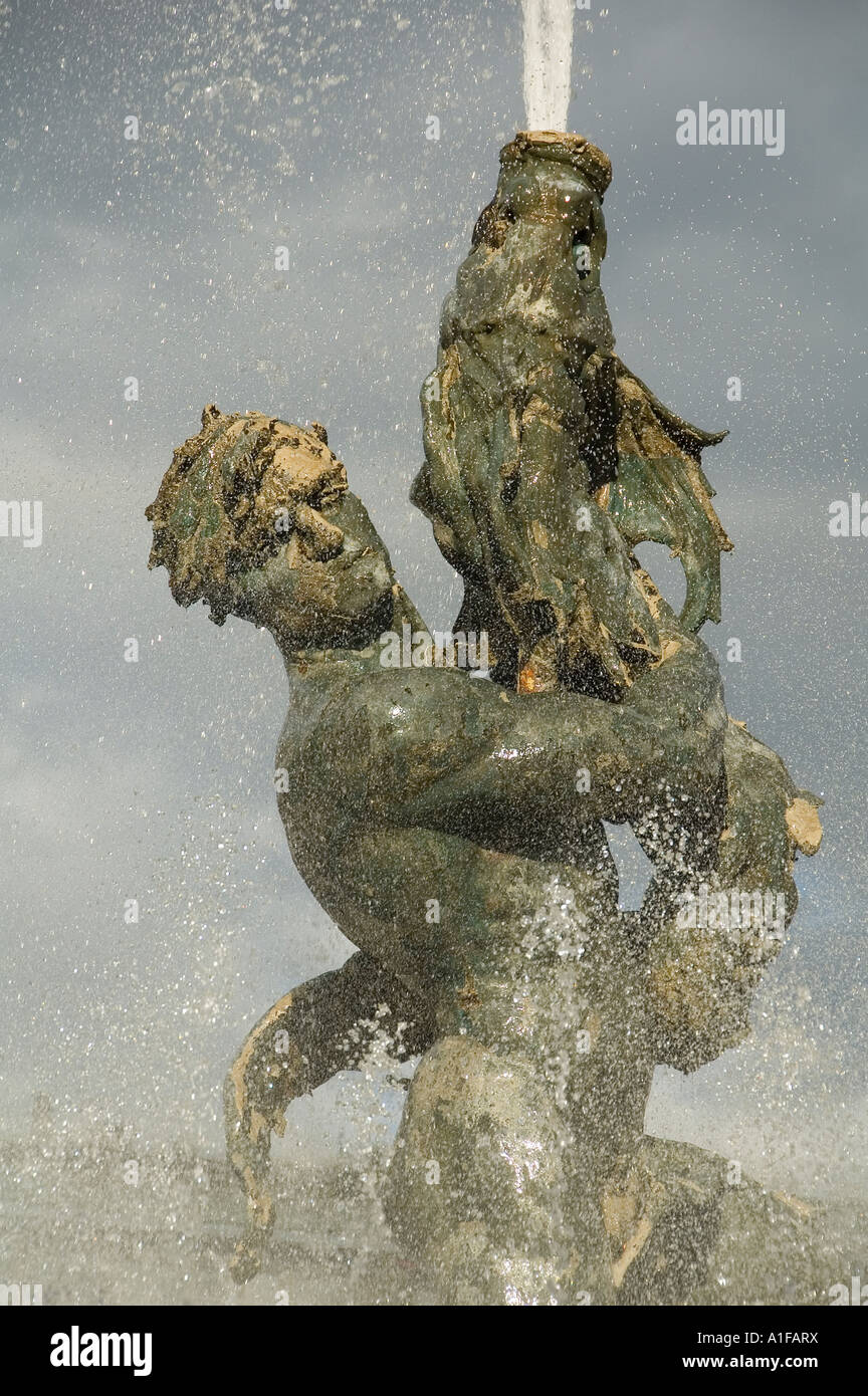 La scultura centrale di Rutelli del dio Glaucus nella Fontana delle Naiadi Fontana delle Naiadi situata in Piazza della Repubblica a Roma Italia Foto Stock