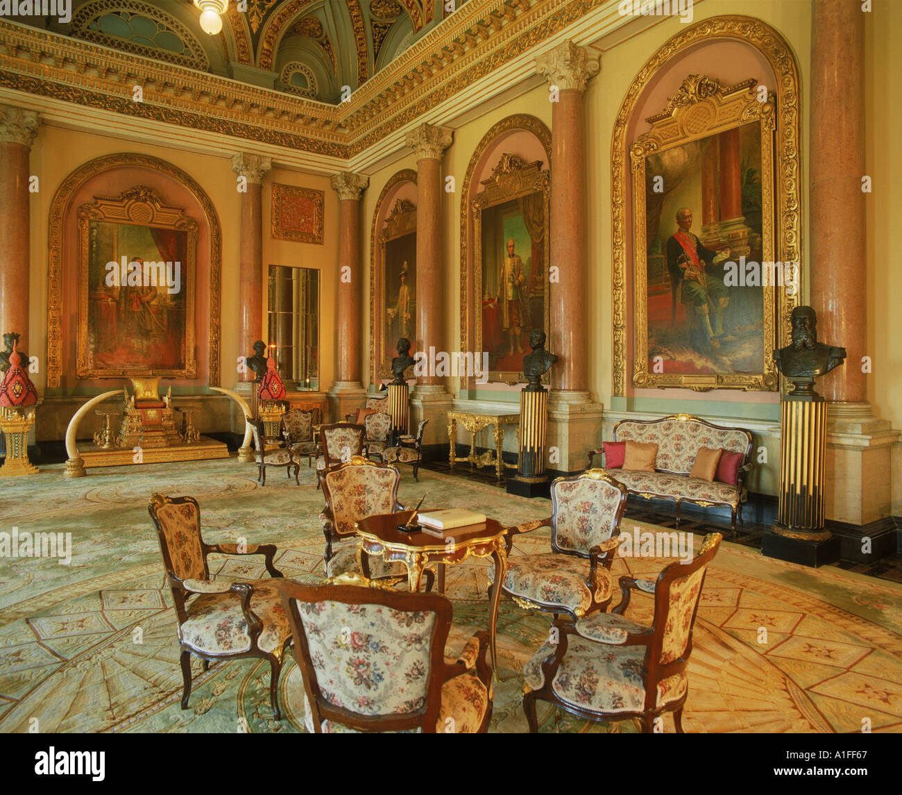 Interno della sala da disegno nel Palazzo Reale di Bangkok in Thailandia Asia Advertasia Foto Stock