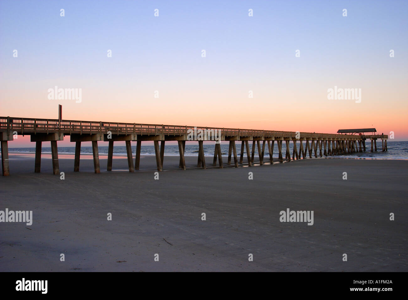 Tybee Island Georgia pier al tramonto Foto Stock