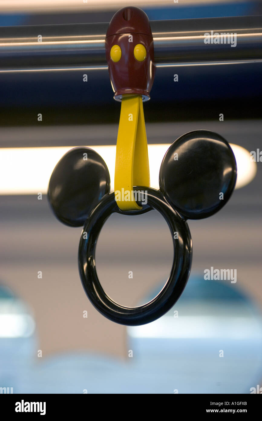 Mickey Mouse cinghia di sospensione Metro Linea a Hong Kong Disneyland Hong Kong Foto Stock