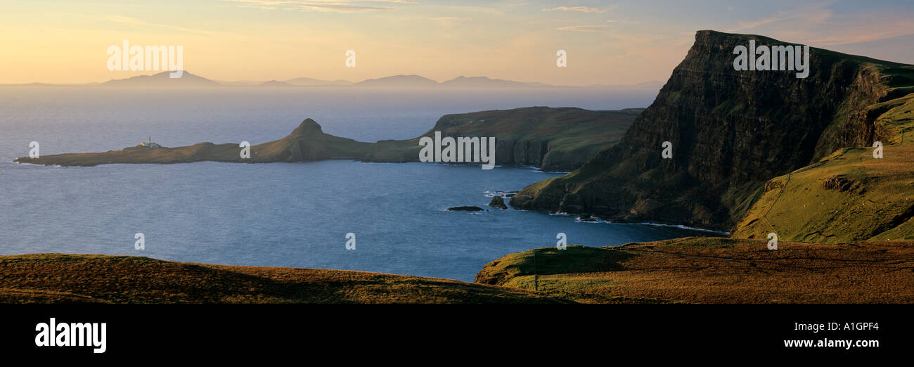 Neist Point e testa Waterstein Moonen Bay Isola di Skye Foto Stock