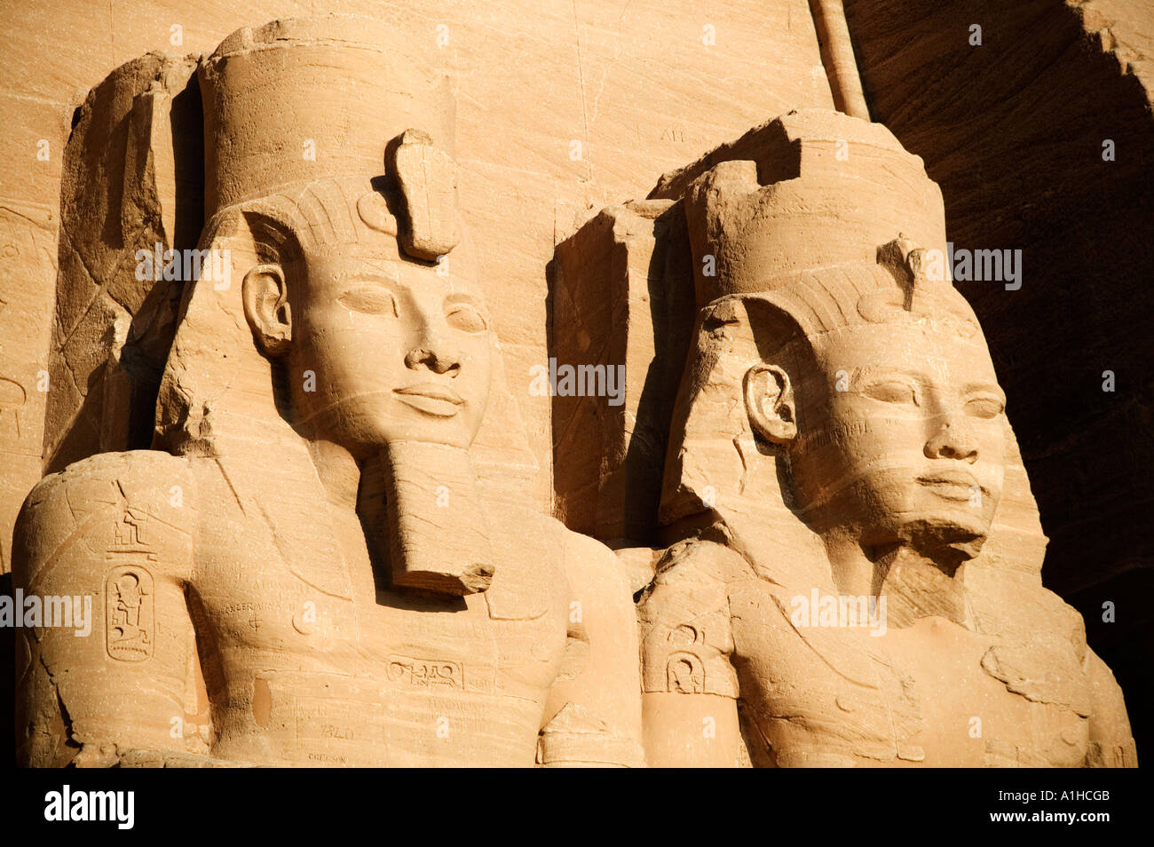 Ramses II statue nei templi di Abu Simbel Egitto Foto Stock
