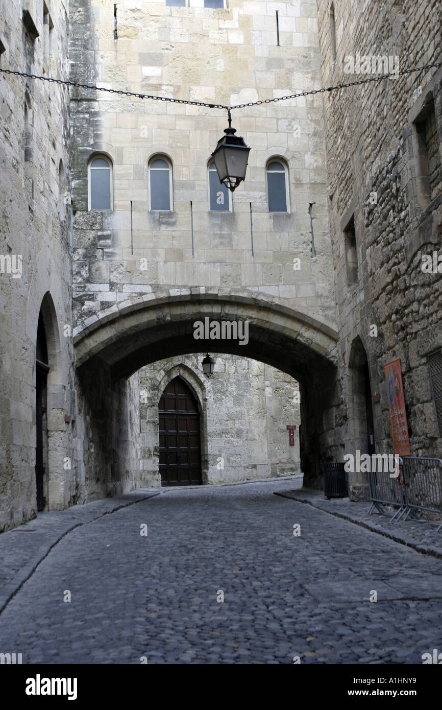 Passaggio in gli Arcivescovi Palace Narbonne Francia Europa Foto Stock