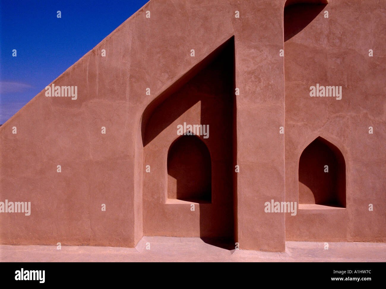 Scale presso il Forte Jabrin uno dei meglio conservati e stravagante castelli in Oman Foto Stock