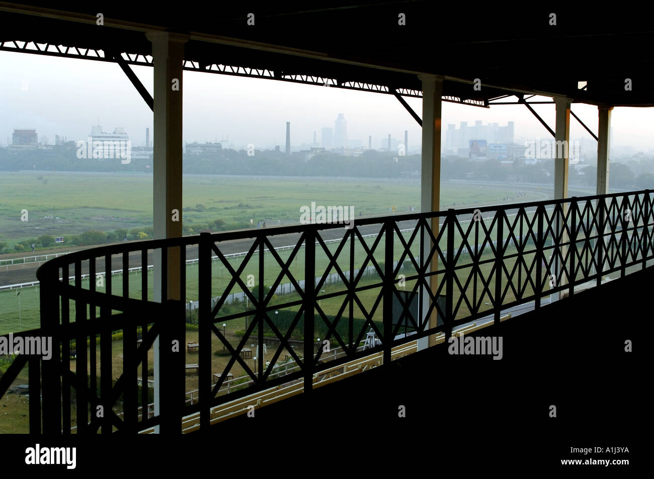 balcone, Mahalaxmi corsa corso Mumbai Maharashtra India Foto Stock