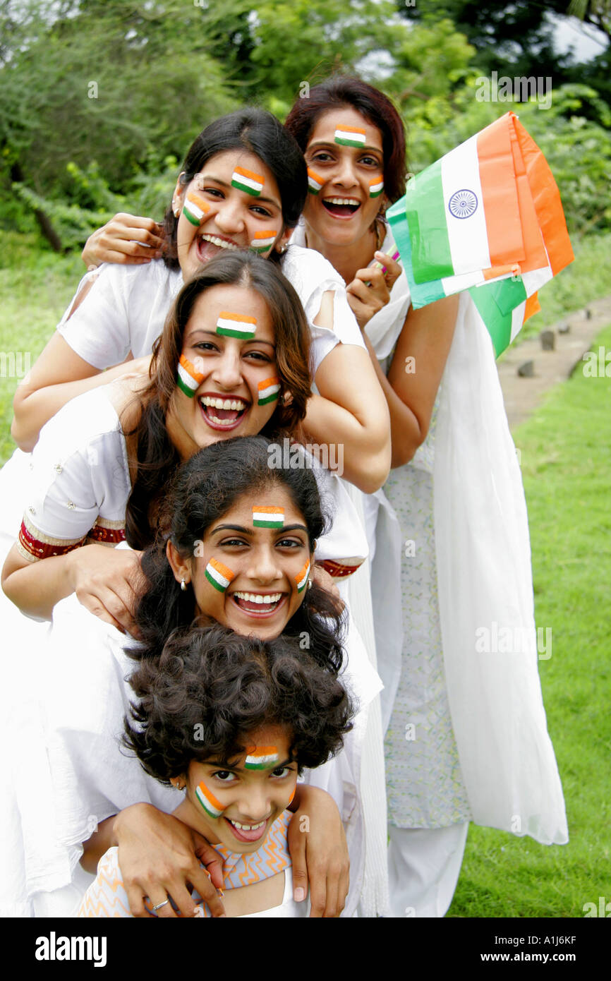 SSK76303 celebrazioni ragazze indiana indiana celebra il Giorno di Indipendenza India Foto Stock