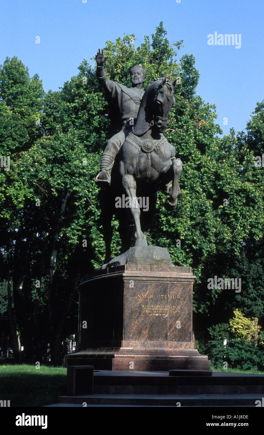 Statua di Amir Temur in Amir Timur gardens Tashkent Uzbekistan Foto Stock