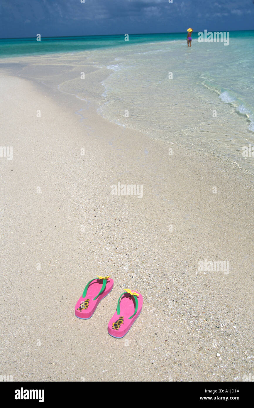 Australia Qld Grande Barriera Corallina sandles donna sulla spiaggia Foto Stock