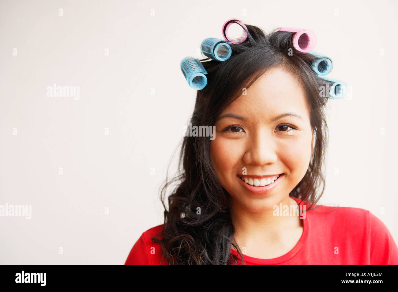 Ritratto di una giovane donna sorridente Foto Stock