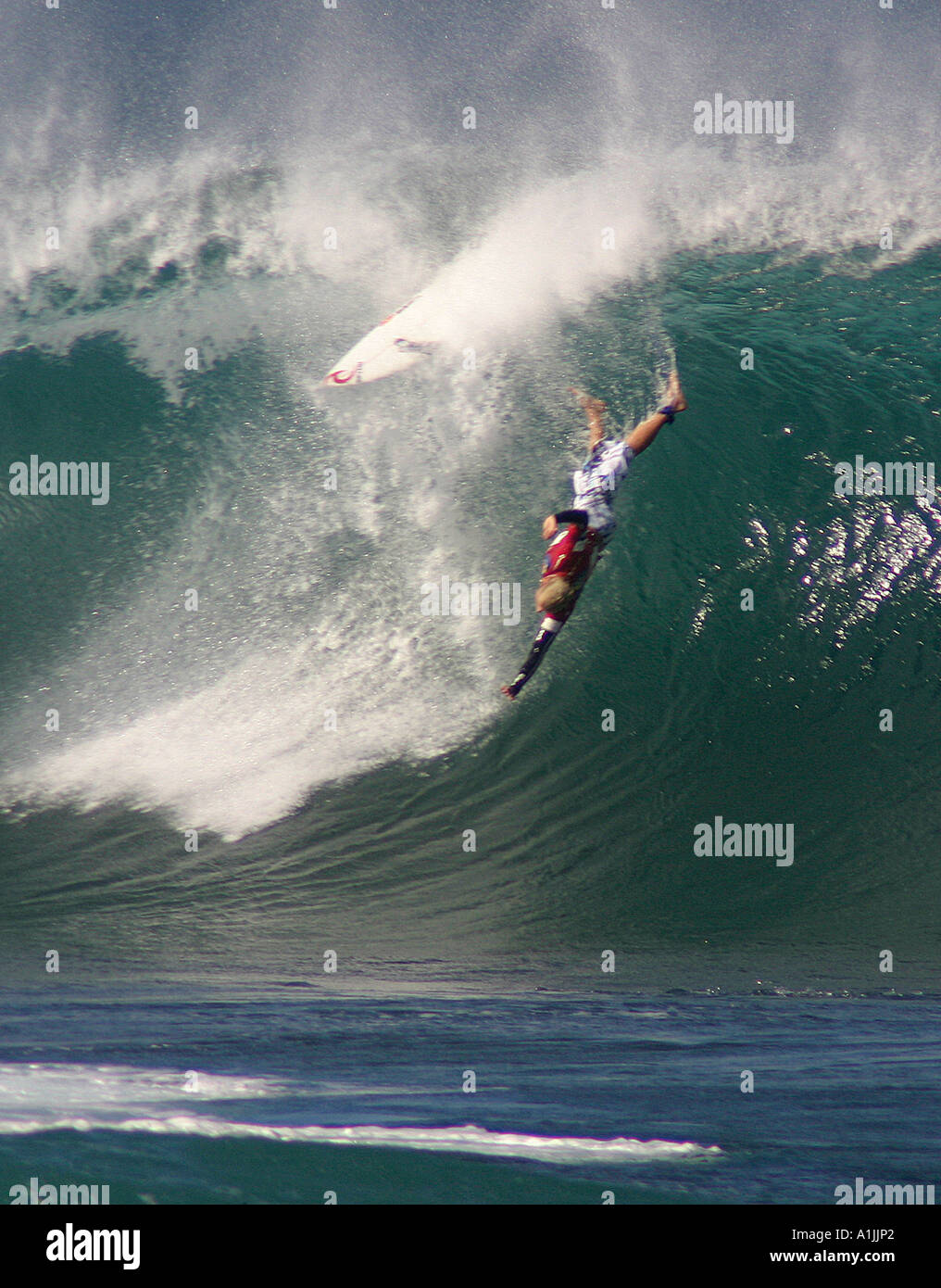 Mick Fanning salviette al 2006 Pipeline Masters surfing contest North Shore Oahu Hawaii Foto Stock