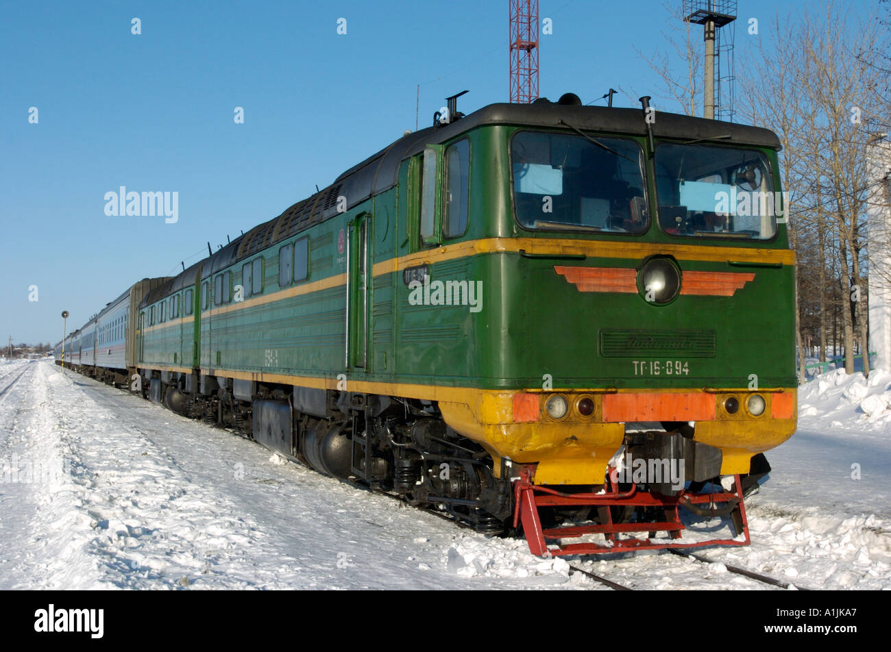 Locomotiva sul giapponese costruita ferrovia a scartamento ridotto tra Yuzhno Sakhalinsk Nogliki e isola di Sakhalin 2005 Foto Stock