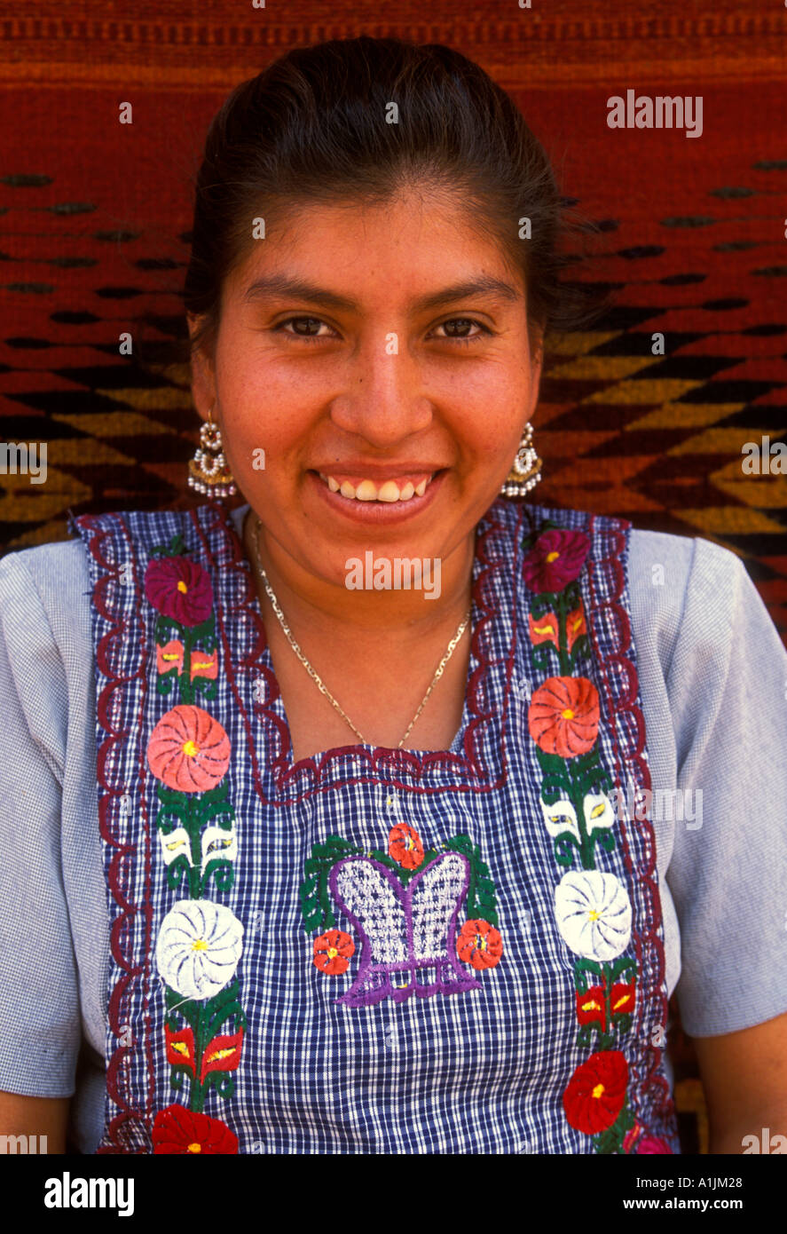 Matea Contreras Sosa, Zapotecan weaver, messicana, headshot, colpo alla testa, la testa e le spalle, ritratto, Teotitlan del Valle, Stato di Oaxaca, Messico Foto Stock