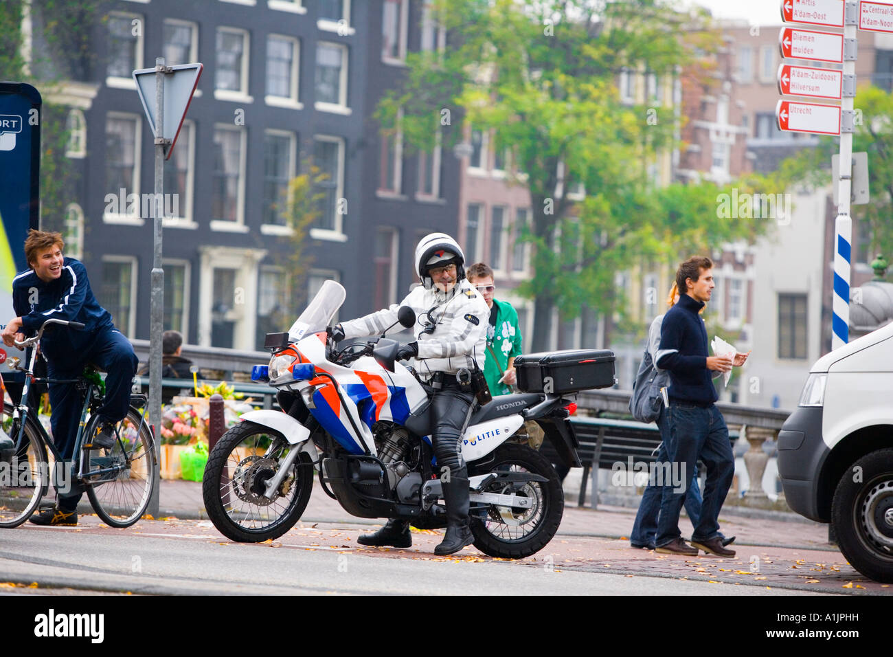 'Amsterdam' - [Scena di strada con la polizia motore-ciclista] Foto Stock