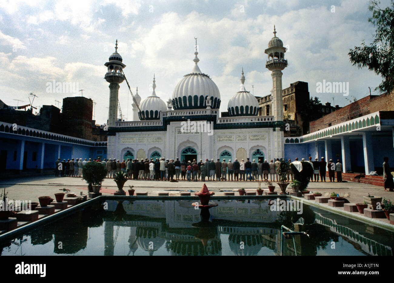 Amritsar India uomini che pregano Venerdì preghiere Khairuddin Moschea Foto Stock