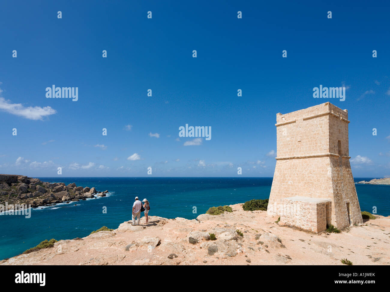 Vecchia Torre tra Ghajn Tuffieha Bay e Golden Bay, Malta Foto Stock